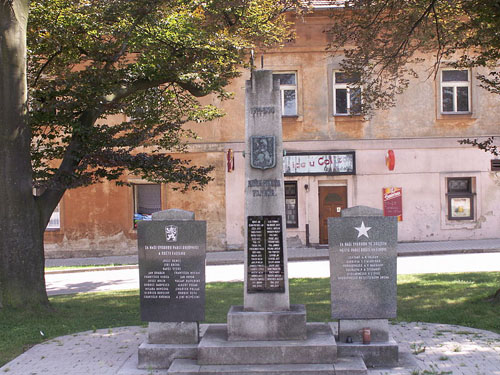 Oorlogs- en Bevrijdingsmonument Golčův Jenkov