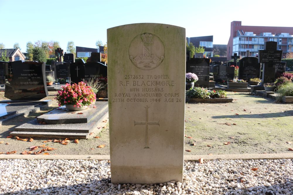 Commonwealth War Graves Roman Catholic Churchyard Udenhout #3