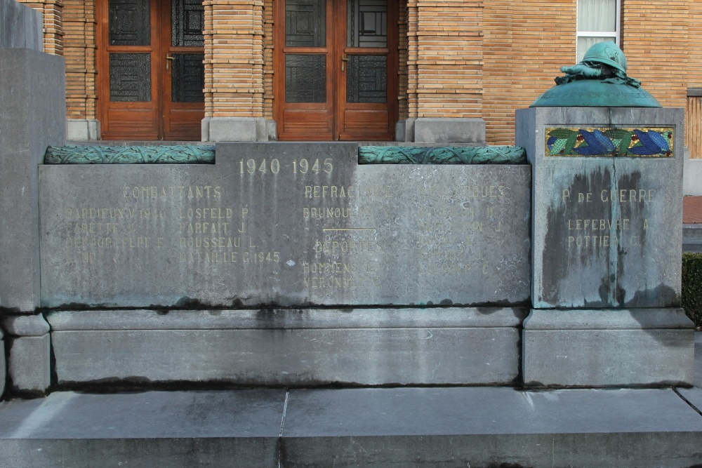 War Memorial Cemetery Leuze #4