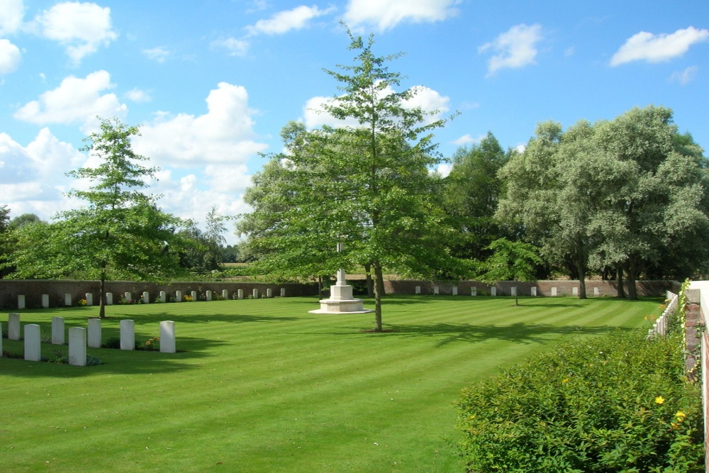 Commonwealth War Cemetery Tuileries #4