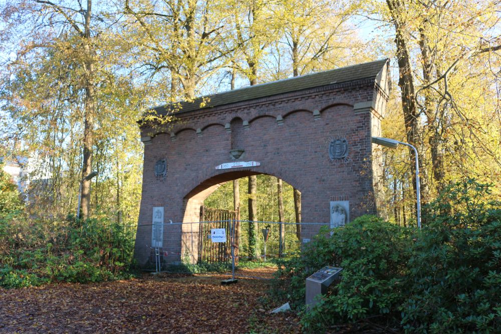 Gedenktekens Poort naar Gedenkplaats Haaren