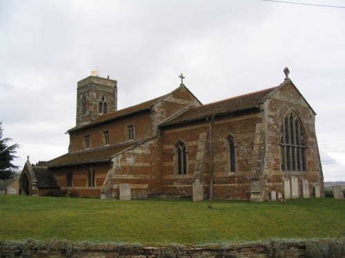 Oorlogsgraf van het Gemenebest St. Mary Magdalene and St. Andrew Churchyard