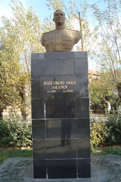 Monument Hazi Aslanov #1