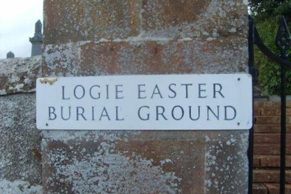Oorlogsgraven van het Gemenebest Logie-Easter Parish Churchyard
