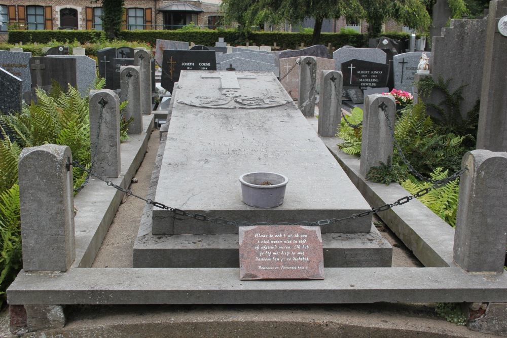 Belgian Graves Veterans Oostvleteren #2