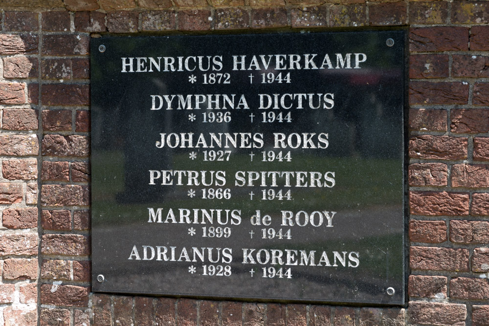 Dutch War Graves Roman Catholic Cemetery Fijnaart #4