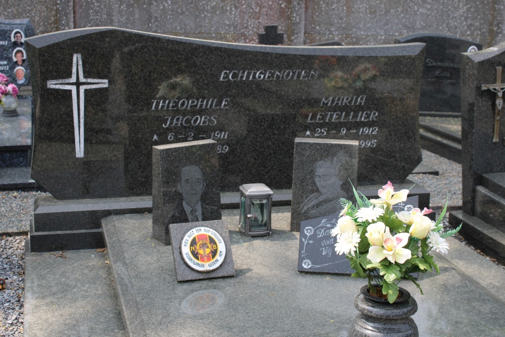 Belgische Graven Oudstrijders Tessenderlo Begraafplaats Engsbergen #4