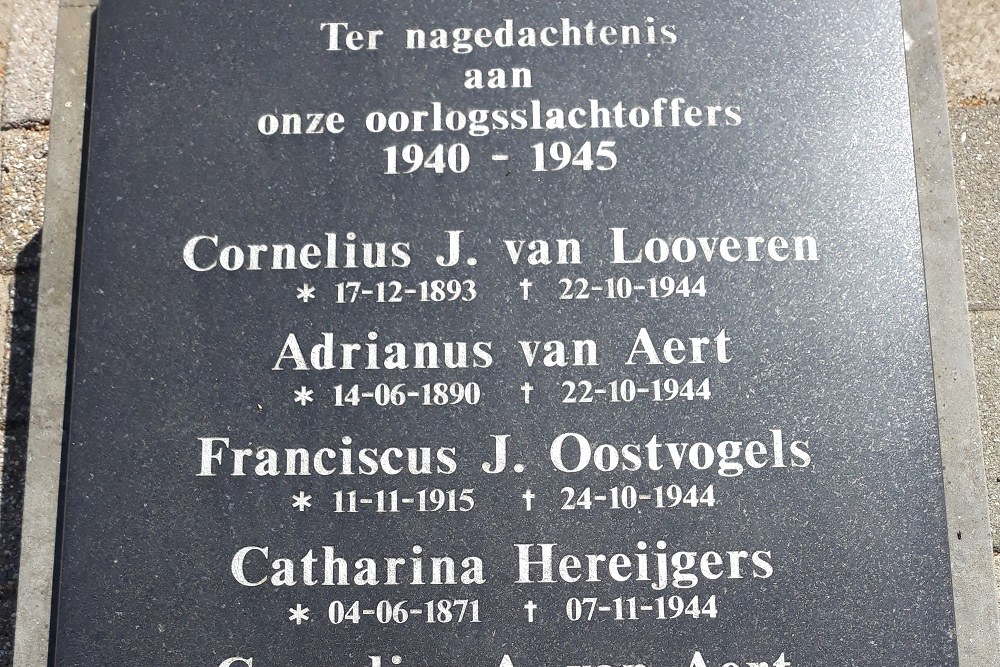 Oorlogsmonument Kerkhof Achtmaal #3