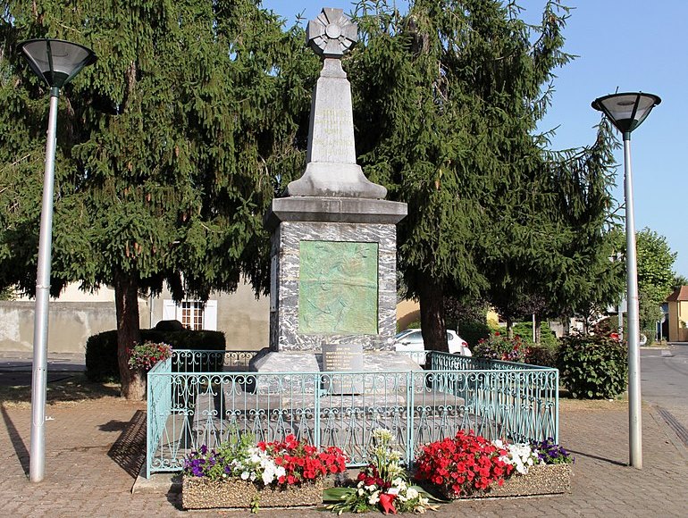 Oorlogsmonument Oursbelille #1