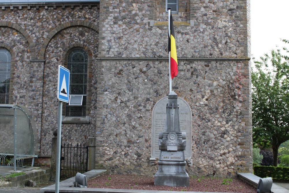 Oorlogsmonument Avennes #1