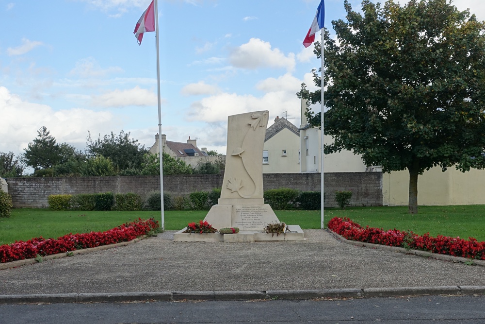 Canadees Monument Carpiquet #1