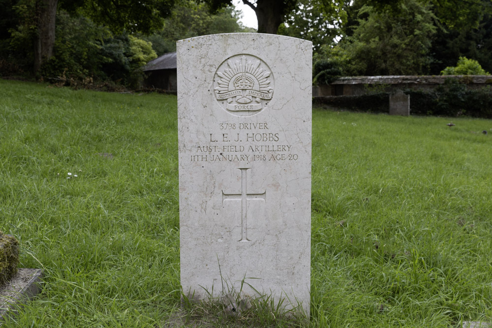 Oorlogsgraven van het Gemenebest All Saints Churchyard #2