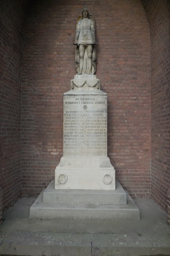 Oorlogsmonument Warbeyen bij Kleve #1