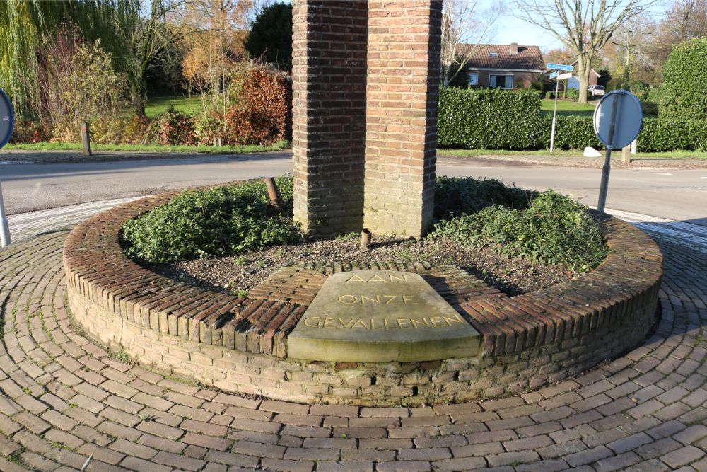 Oorlogsmonument Zoelen #2