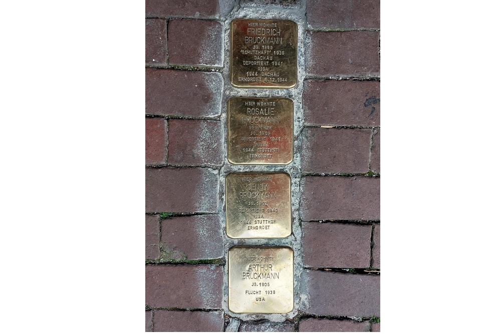 Stolpersteine Voßstraße 5 #1