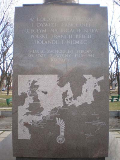 Monument 1e Poolse Pantserdivisie Warschau #2