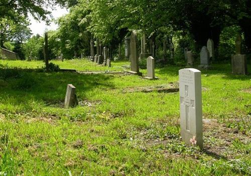 Oorlogsgraf van het Gemenebest St. Peter Churchyard