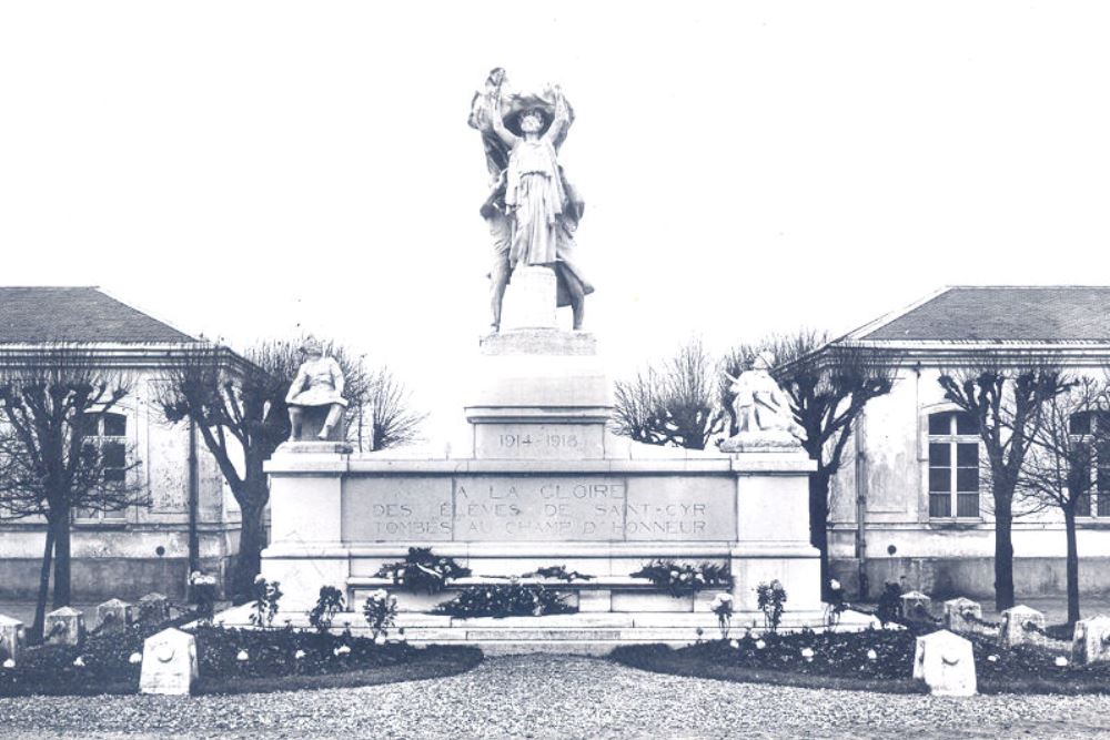 Monument Eerste Wereldoorlog Lyce Militaire De Saint Cyr L'Ecole