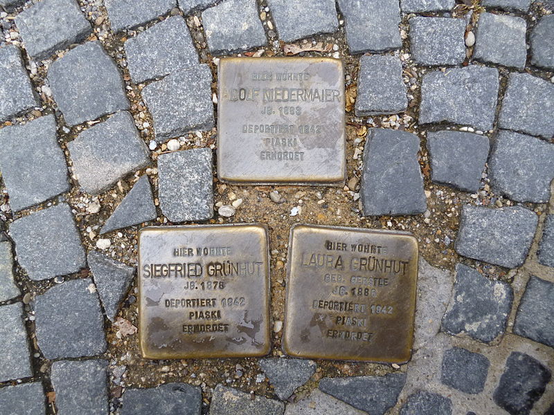 Stumbling Stones Platz der Einheit 1