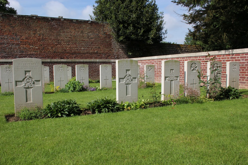Commonwealth War Cemetery Bertincourt Chateau #2