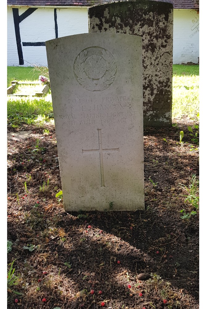 Oorlogsgraven van het Gemenebest St. Peter Churchyard #2