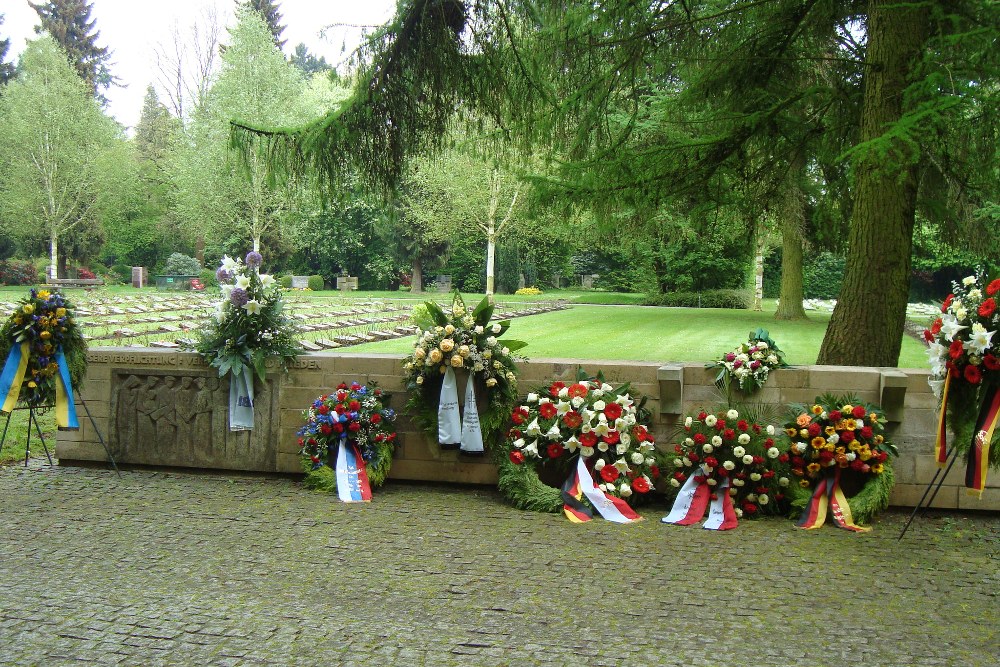 Monument en Begraafplaats Buitenlandse Oorlogsslachtoffers Friedhof Ohldorf Hamburg #1