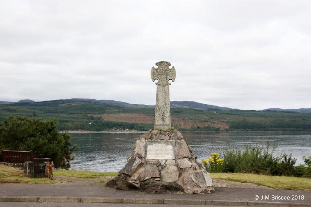 Monument Captain Donald Maclachlan en Private Neil Crawford #1