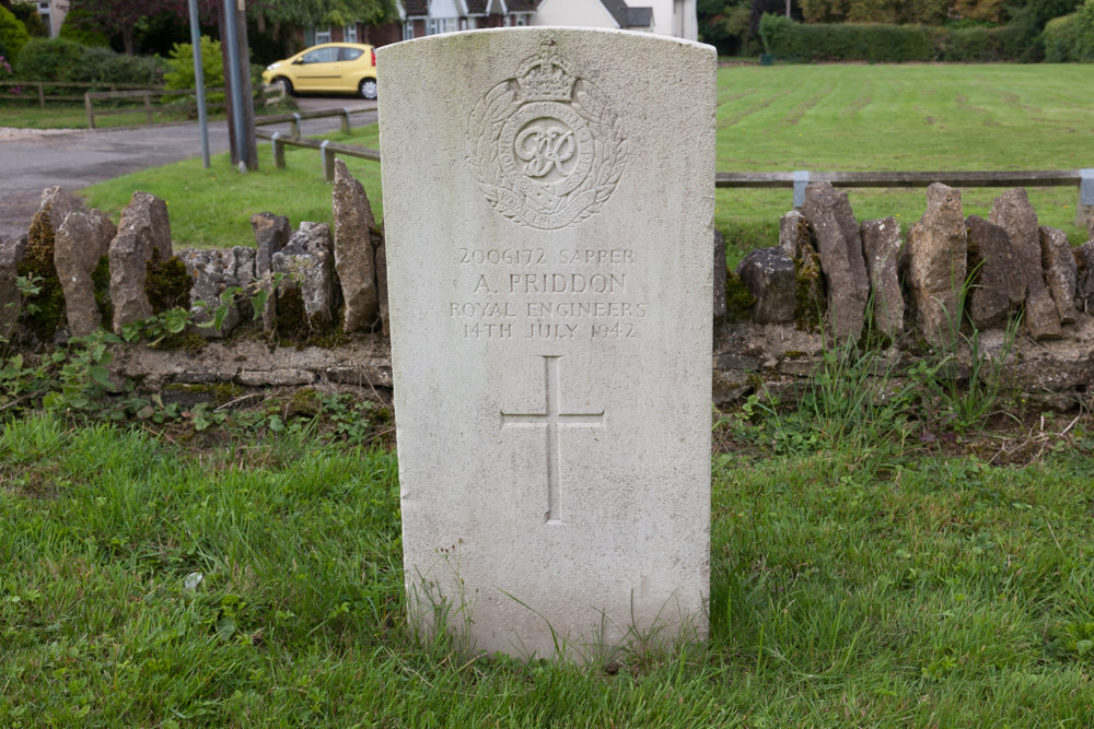 Oorlogsgraven van het Gemenebest All Saints Churchyard #2