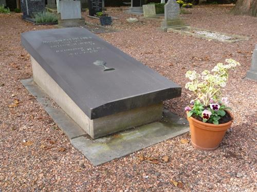 Dutch War Grave Schimmert