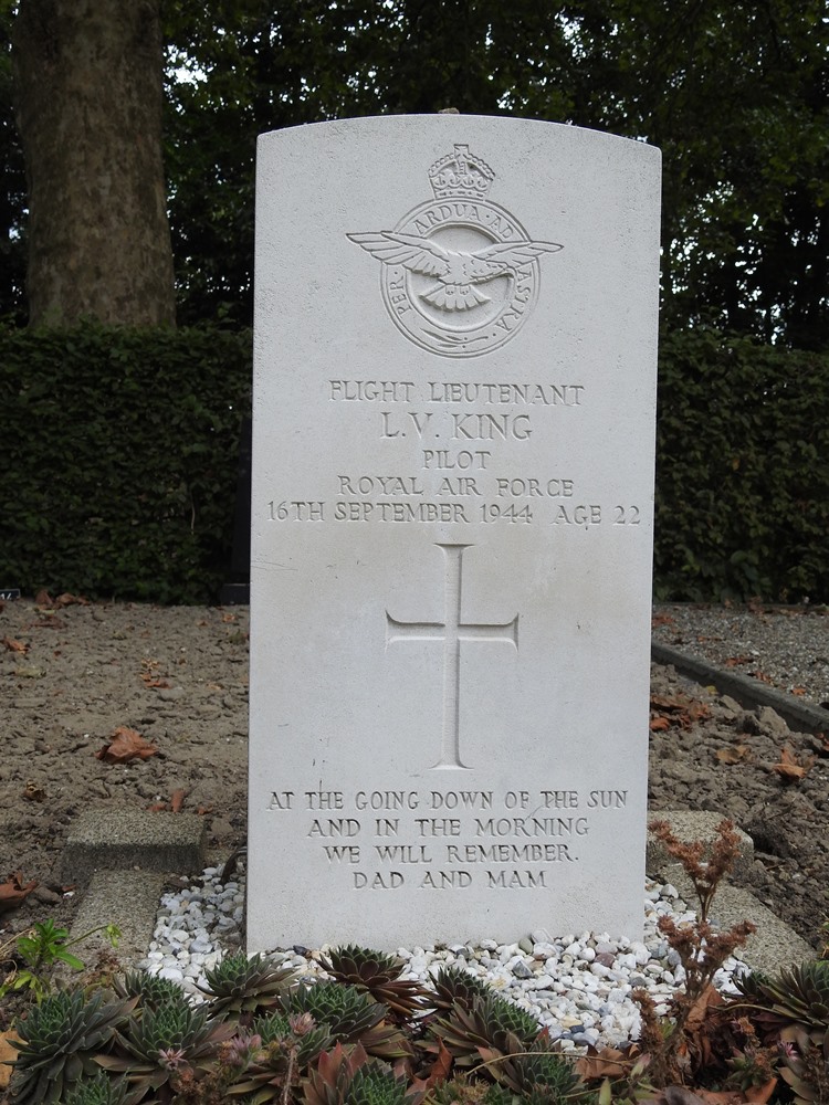 Commonwealth War Grave General Cemetery Boven-Hardinxveld #2