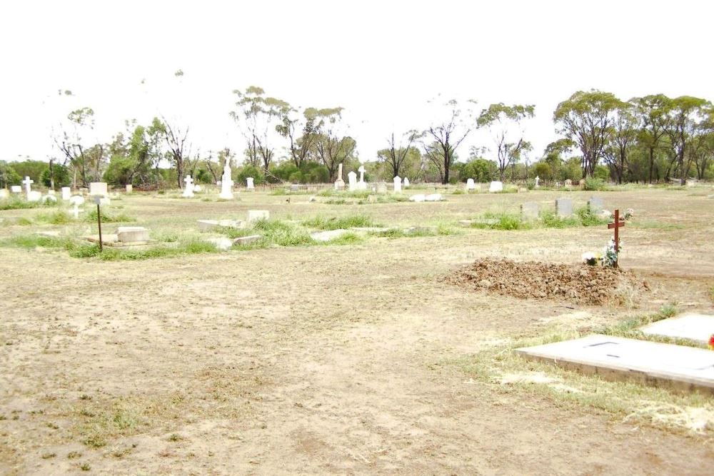 Commonwealth War Grave Warra Cemetery