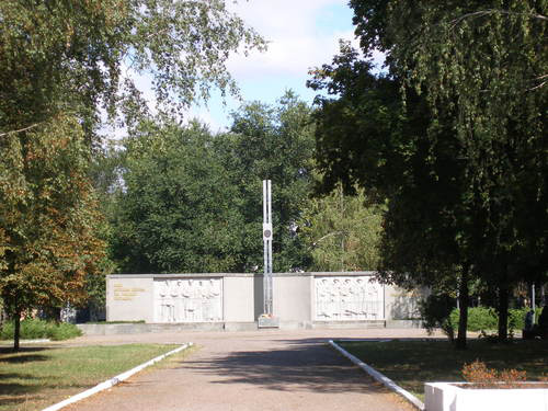 Massagraf Sovjetsoldaten & Oorlogsmonument Sinelnikovo