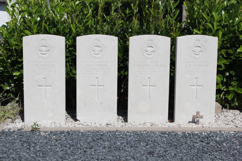 Oorlogsgraven van het Gemenebest Neufchteau (Belgi) #3