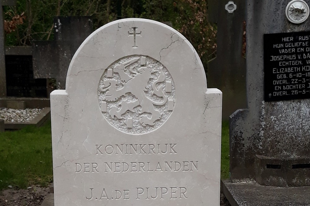 Dutch War Graves Municipal Cemetery Etten-Leur #4