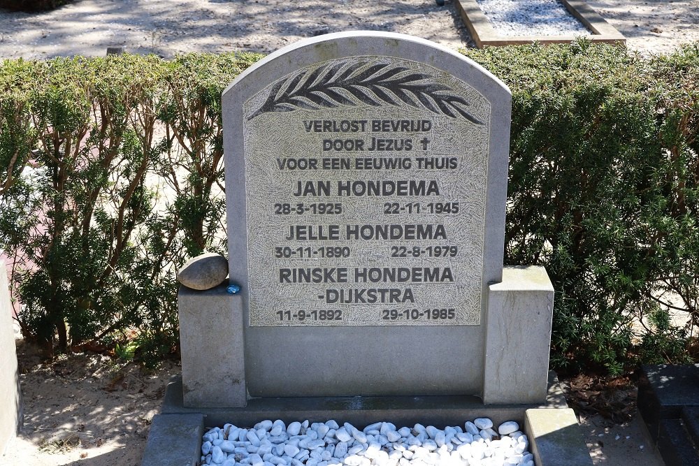 Dutch War Grave Municipal Cemetery Krommenie