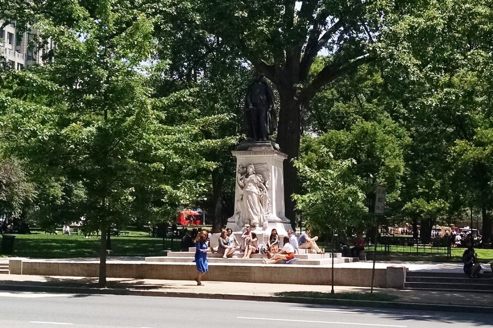 Standbeeld van Commodore Perry