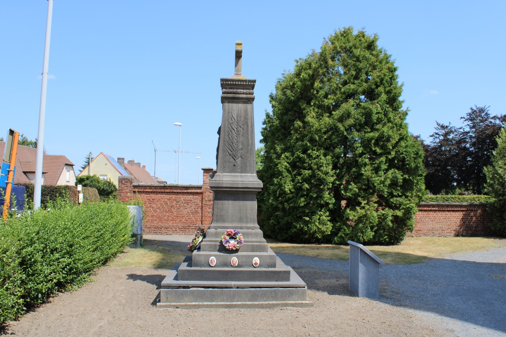 War Memorial Hertsberge #2