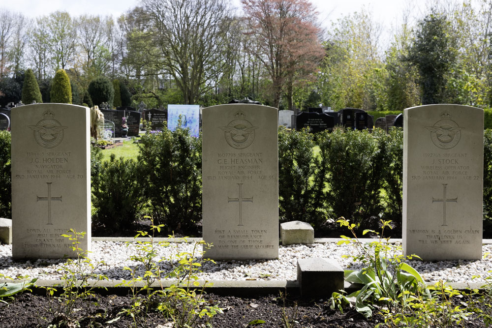 Commonwealth War Graves Roman Catholic Cemetery Bakhuizen #3