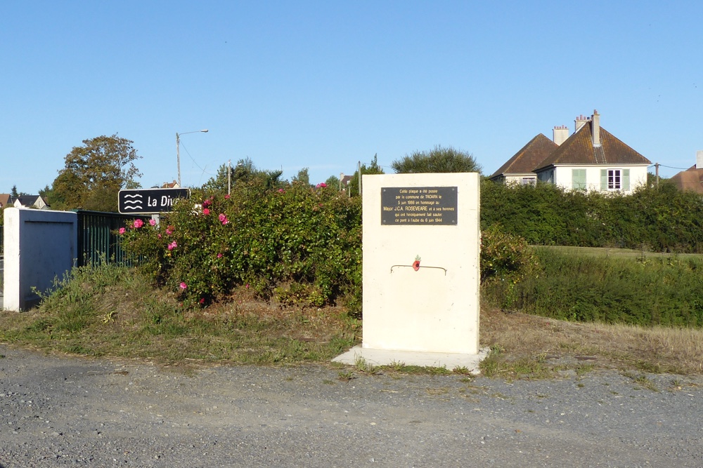 Memorial Major Roseveare La Dives