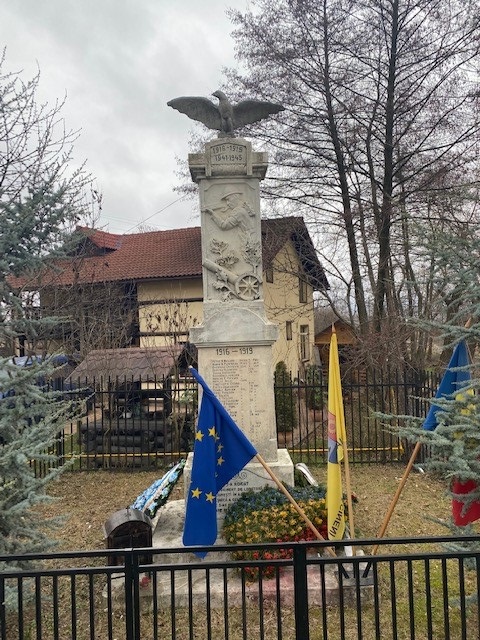 Monument voor de Gesneuvelden Helden van de Eerste en de Tweede Wereldoorlog #2