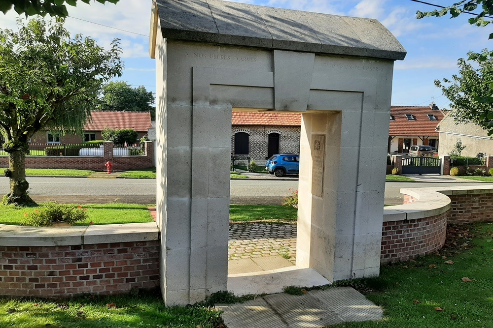 Monument Britse 47e Divisie Martinpuich #1