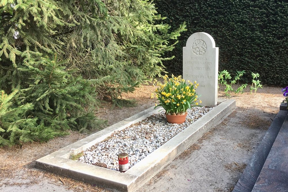Nederlandse Oorlogsgraven Rooms Katholieke Begraafplaats Baarn #2