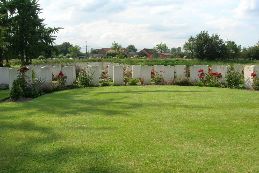 Commonwealth War Cemetery Bedford House #4