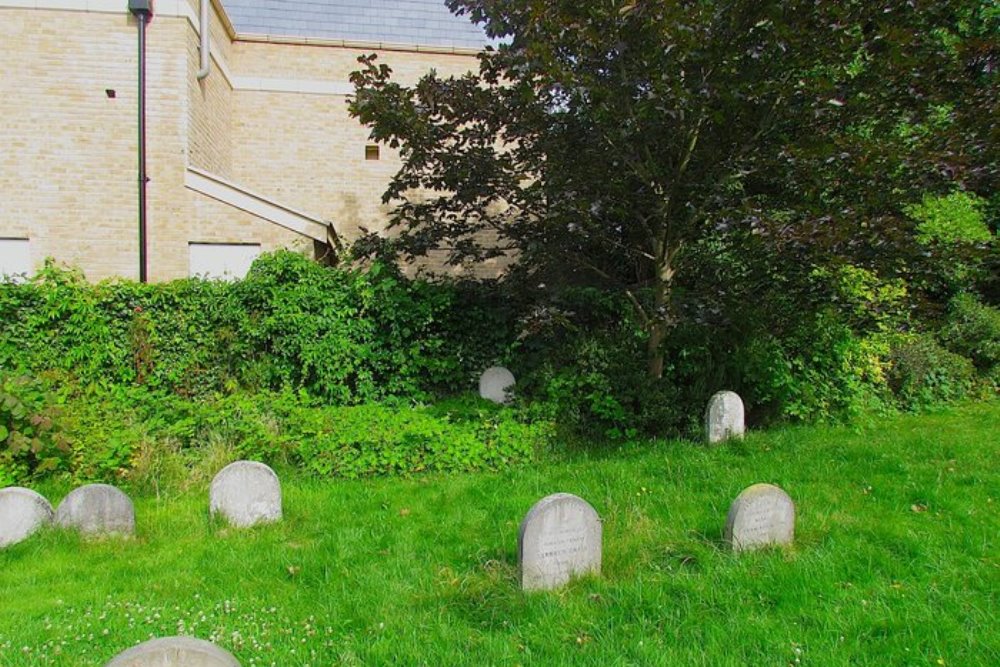 Commonwealth War Grave Winchmore Hill Friends Burial Ground