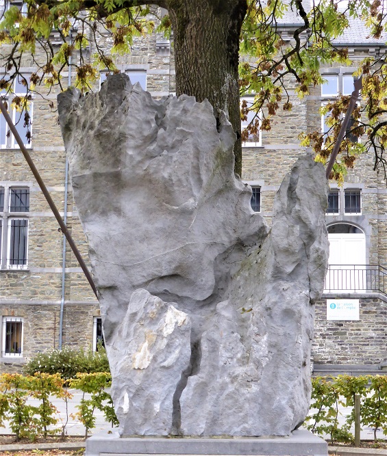 War Memorial Bièvre #2