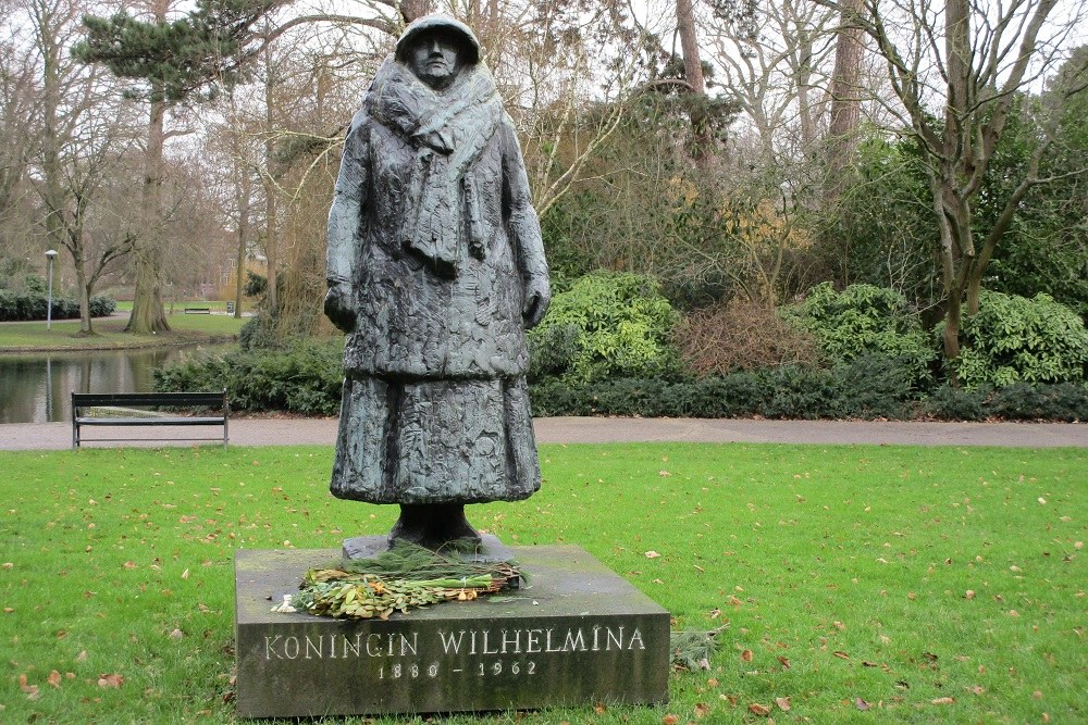 Statue Queen Wilhelmina of the Netherlands #2