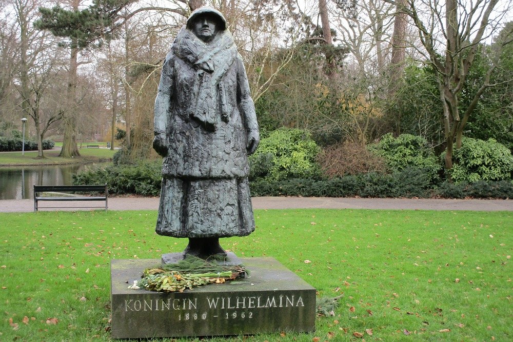 Standbeeld Koningin Wilhelmina der Nederlanden #2