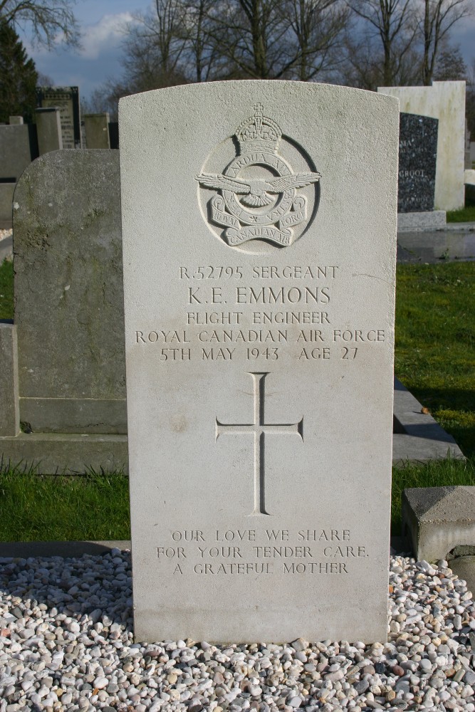 Commonwealth War Graves Municipal Cemetery Akkrum #4