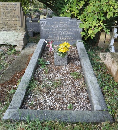 Commonwealth War Grave St. Ffraid Churchyard Extension #1