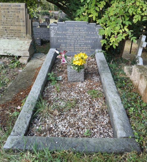 Commonwealth War Grave St. Ffraid Churchyard Extension